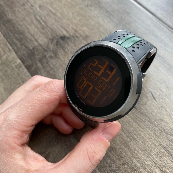 Gucci Men’s Digital Black Rubber Watch - Picture 11 of 16